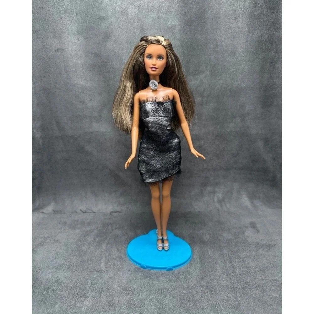 Fashion Fever Styles For 2 Brunette Barbie Doll